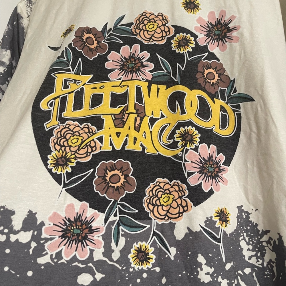 ✨NWOT✨ Fleetwood Mac Graphic T-shirt - Picture 2 of 12